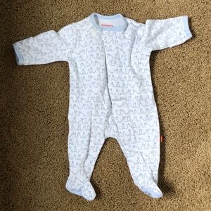 Magnetic close footie sleeper